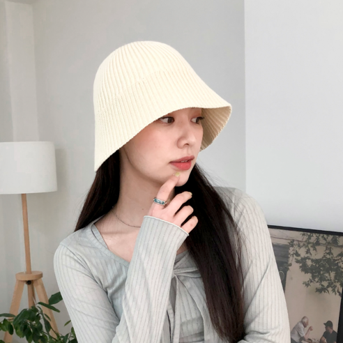 다양한 컬러로 다양한 스타일링이 가능한 사계절용 골지 벙거지 모자