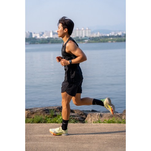 자유로운 움직임을 선사하는 러닝 필수템, RIFE 러닝라이프 싱글렛