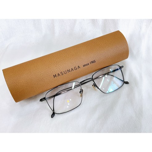 시간을 초월하는 우아함, 마수나가 코드F 안경