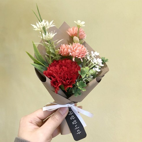 다채로운 컬러 옵션과 심플한 디자인으로 어버이날을 축하해보세요