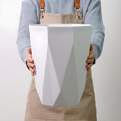 삭막한 공간에 생기를! 감각적인 팔각 화분으로 완성하는 나만의 플랜테리어 화분