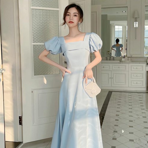 라이톰 블루이쉬 들러리 이브닝 드레스: 특별한 날을 위한 우아함과 편안함
