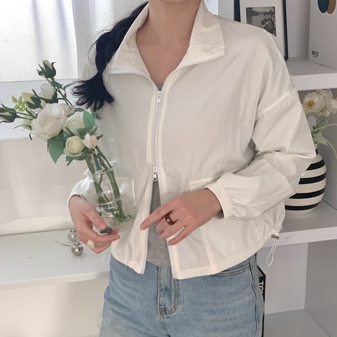봄철 모험과 활동에 완벽한 실용적이고 세련된 아우터웨어