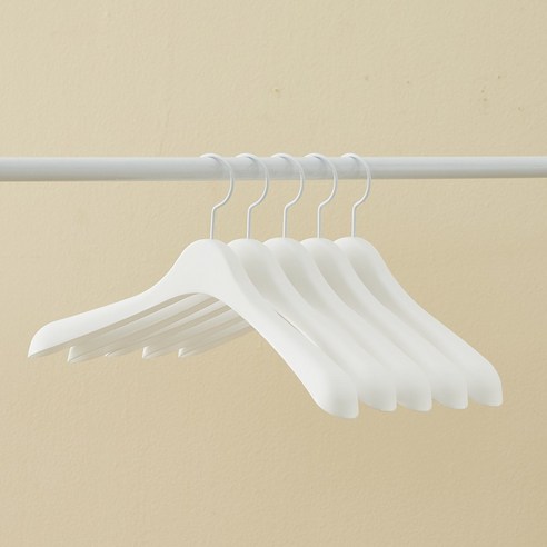 정장이나 코트를 최대한 잘 보관하고 정리하는 데 이상적인 선택