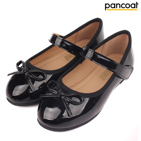 세련된 걸음걸이를 약속하는 팬콧 리본 구두: 블랙의 매력