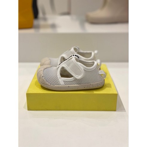 우리 아이 첫걸음, 토박스 미니위즈 레오 제로 화이트 샌들과 함께 행복하게!