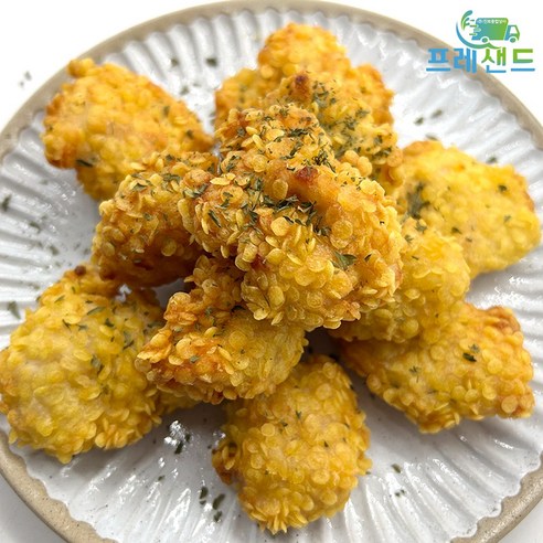 맛있는 앙트레를 위한 순살 치킨과 바삭바삭한 껍질의 후레이크 치킨 가라아게