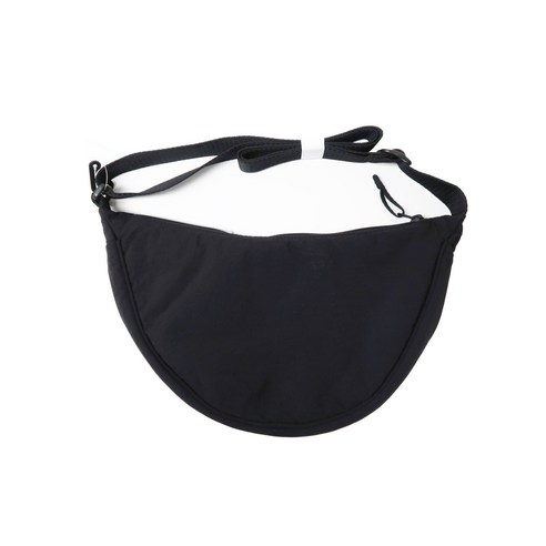 가볍게 떠나는 일상, 유니클로 반달 크로스백 하나면 충분해!