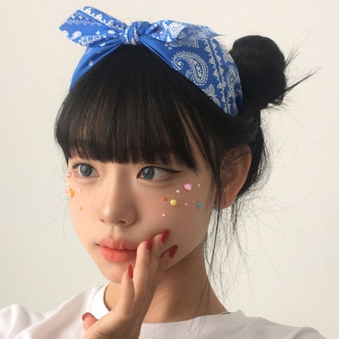 블루 페이스 스티커로 완성하는 마법 같은 순간