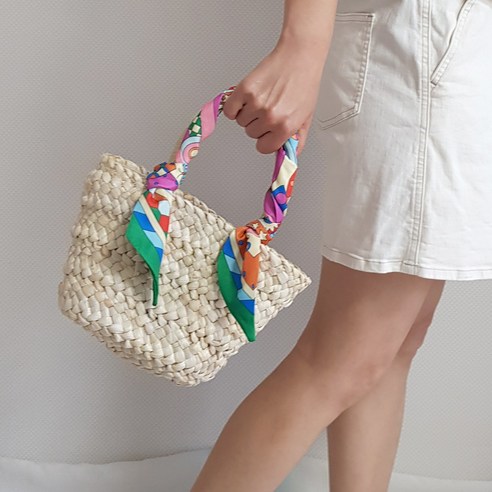 작은 변화로 완성하는 특별한 스타일, 폼비 미니 스카프 쁘띠 방도