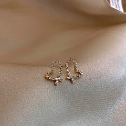 SURBORT 큐빅 하트 귀걸이 925 실버침 유니크 시크 이어링 신상품 패션 이어링 여자 이어링입니다.
