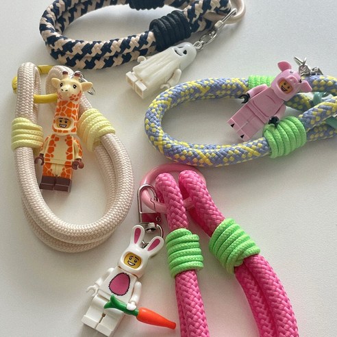 실용성과 디자인을 겸비한 매력적인 키링