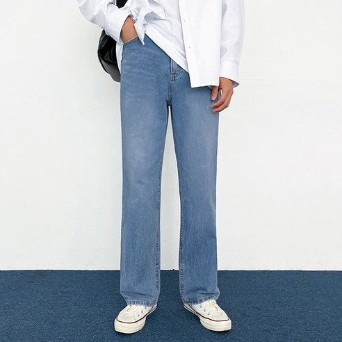프리미엄 소재로 제작된 세미 와이드 데님 청바지