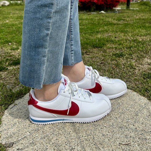 데일리룩 고민 종결템! 나이키 코르테즈 화이트 레드, TTBLISS 키링으로 개성 UP!