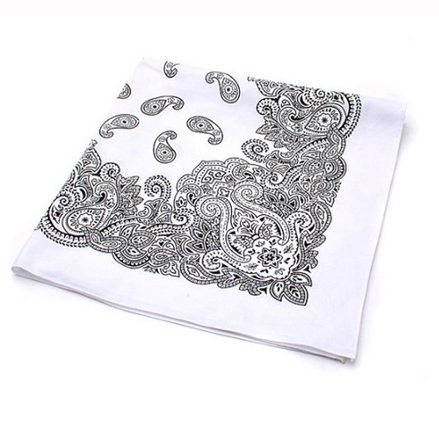 페이즐리 쁘띠 스카프, 사계절 스타일을 완성하다