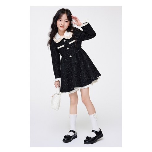 키즈목마의 세련되고 편안한 원피스로 소녀의 특별한 행사를 잊지 못할 추억으로 만들어보세요.