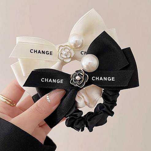 시간을 초월하는 우아함, 클래식 진주 플라워 헤어끈 URK-367 미우미우머리끈