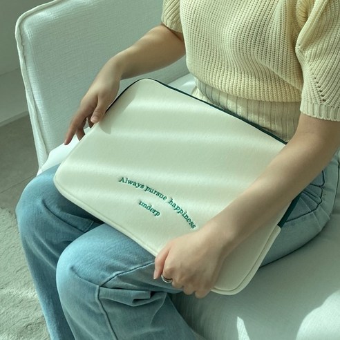 내구성, 보호 기능, 스타일이 뛰어난 언더프 레터링 노트북 파우치