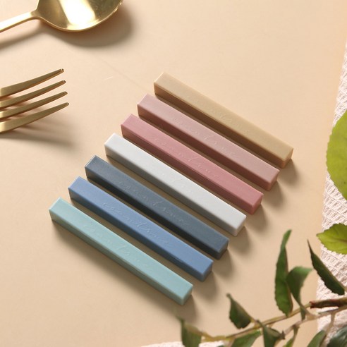 감성적인 디자인과 위생적인 실리콘 소재로 식탁을 아름답게 꾸며주는 꿈꾸는키친 실리콘 파스텔 수저받침 쿨그레이