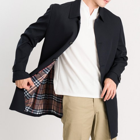 고품질 소재와 세련된 디자인으로 평가받는 남성 정장 트렌치 코트