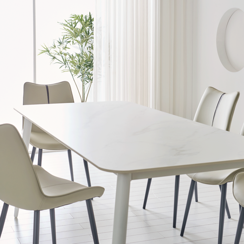 세심한 아름다움이 녹아든 식탁