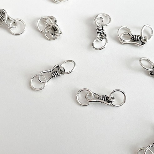 손가락에 고유한 매력을 더하는 클래식하고 세련된 실버925 고리 클래습