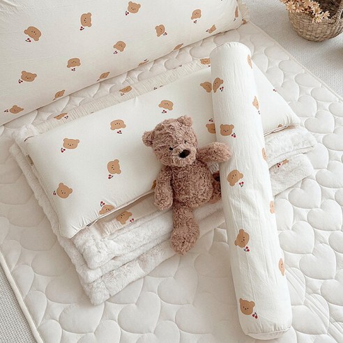 밤새 뒤척이는 아기, 넓고 편안한 포몽드 와이드 베개로 꿀잠 선물하세요!