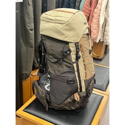 스타일리시하고 기능적인 모험의 동반자: 네파 칸네토 45L 배낭