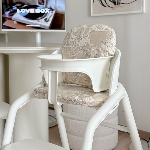 위생, 편안함, 디자인을 모두 갖춘 사가 엔젤릭 방수 쿠션 베이비세트로 이유식 전쟁을 끝내세요!