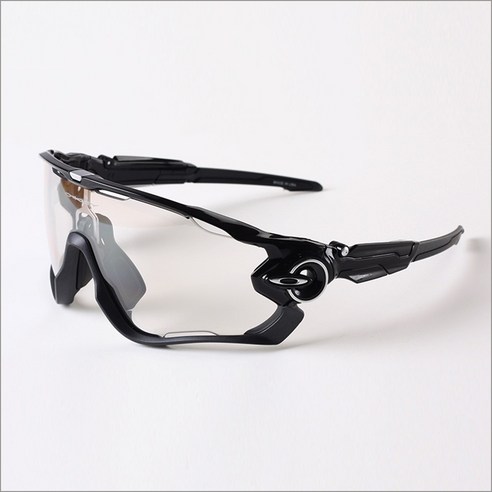 역동적인 라이프스타일을 위한 궁극의 선택, 오클리 죠브레이커