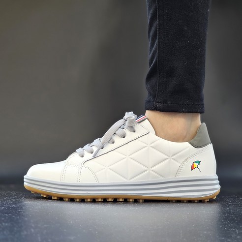 편안함과 스타일이 결합된 아놀드파마 소가죽 골프화