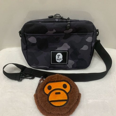 "가방 뭐 들지?" 5초 만에 고민 끝! ✨ 귀여움 한도 초과, BAPE 미니 크로스백 & 키링 세트 솔직 후기 베이프잡지부록