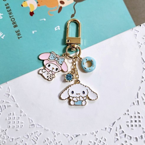 탄생석 삽입 메탈 키링: 에어팟 버즈와 가방에 고유한 매력을 더하다