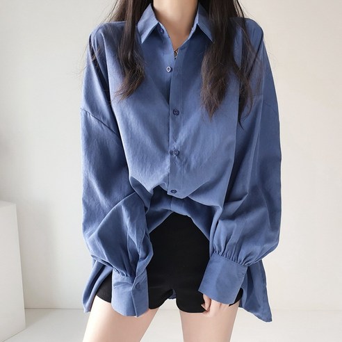 폴리에스터 소재의 두께감 있는 퍼프소매 남방 셔츠로 편안함과 스타일을 모두 만족시켜줍니다.