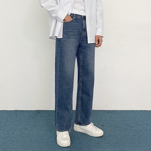 프리미엄 소재로 제작된 세미 와이드 데님 청바지