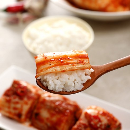 풍부한 맛, 전통적 제조법, 건강한 식품 옵션을 제공하는 농협 풍산김치 포기김치