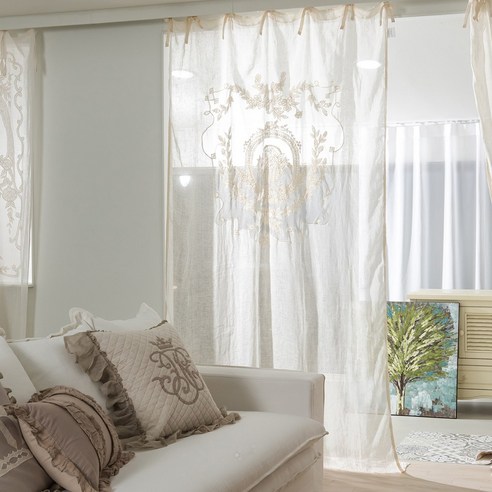 햇살 가득한 공간에 피어나는 아름다움, 인뎀바움 린넨 자수 커튼