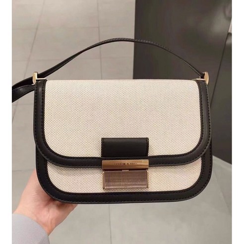 세련되고 편리한 CHARLES&KEITH 캔버스크로스 숄더백