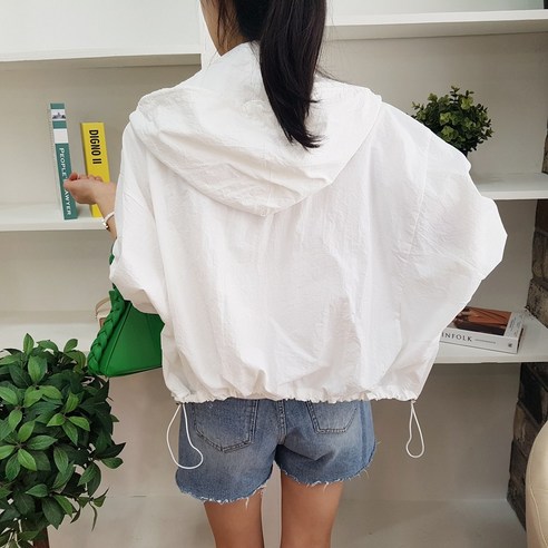 봄과 가을, 멋지게 빛내줄 상상그이상 여성용 바람막이 후드 점퍼
