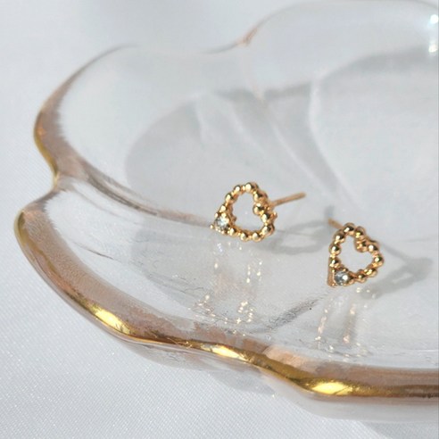 러브엘렌 하트 귀걸이: 우아함을 더하는 매혹적인 디자인