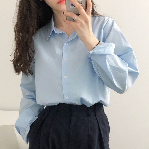 여성의 본질적인 우아함과 자신감을 표현하는 온미올렛 여성 오버핏 파스텔 셔츠