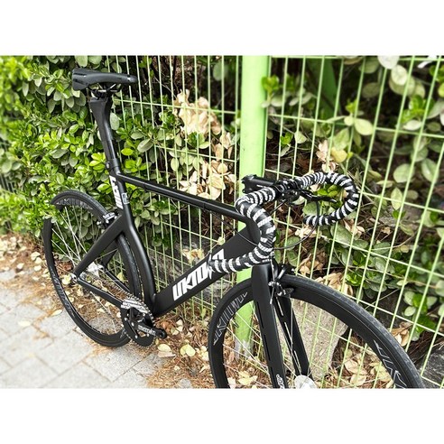 언노운 LV3, 순백의 질주로 도시를 수놓다