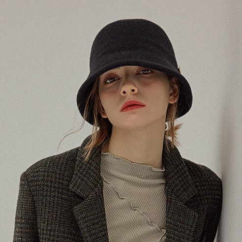 포근함과 스타일을 한 번에, 마스케라 엘버 울 버킷햇으로 완성하는 겨울 패션