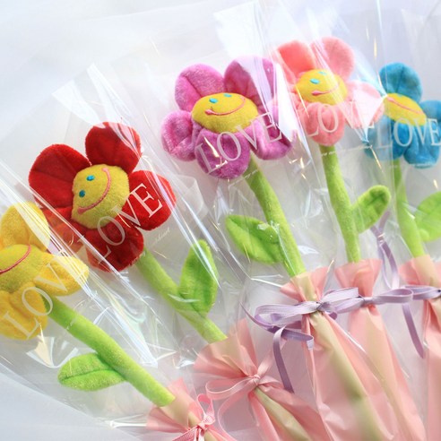 귀여운 한송이 꽃들로 구성된 스마일 한송이 꽃다발은 어린이집 생일 선물 및 화이트데이 선물로 최적인 선택입니다.