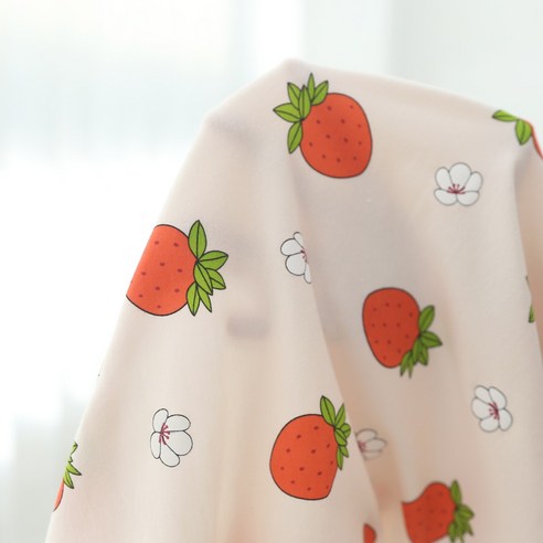 사랑스러운 딸기꽃 향기 가득, 잼베이비 면모달스판 7부 상하복으로 포근한 봄날을 선물하세요.