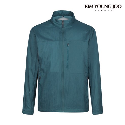 스타일과 기능성을 겸비한 간절기 필수템, 김영주 스포츠 에어브리즈 바람막이