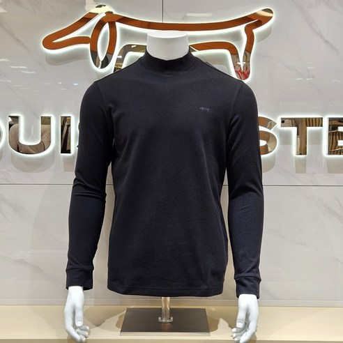 부드러운 터치와 완벽한 핏, 루이까스텔 모크넥 티셔츠로 겨울 필드 위 스타일을 완성하세요.