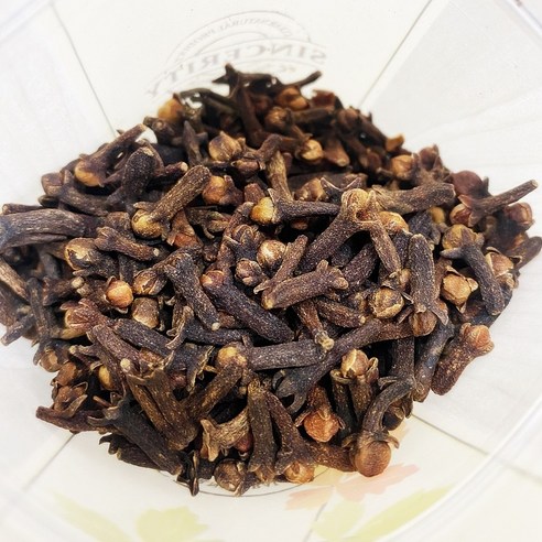 향긋한 정향과 따뜻한 뱅쇼, 겨울밤을 더욱 특별하게.