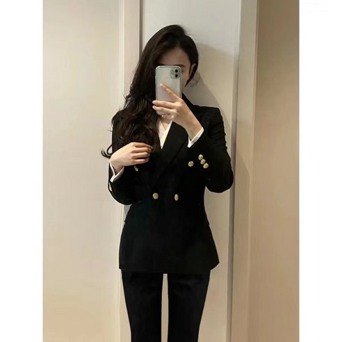 여성의 현란함을 더하는 빌리즈빈의 럭셔리 슬림 정장