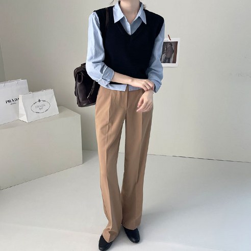 세련된 디자인과 고급스러운 레이온 소재로 완성한 레이어드 스타일